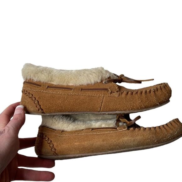 Minnetonka Tan Faux Fur Leather Slip On Slippers. Size 6. - Picture 4 of 9